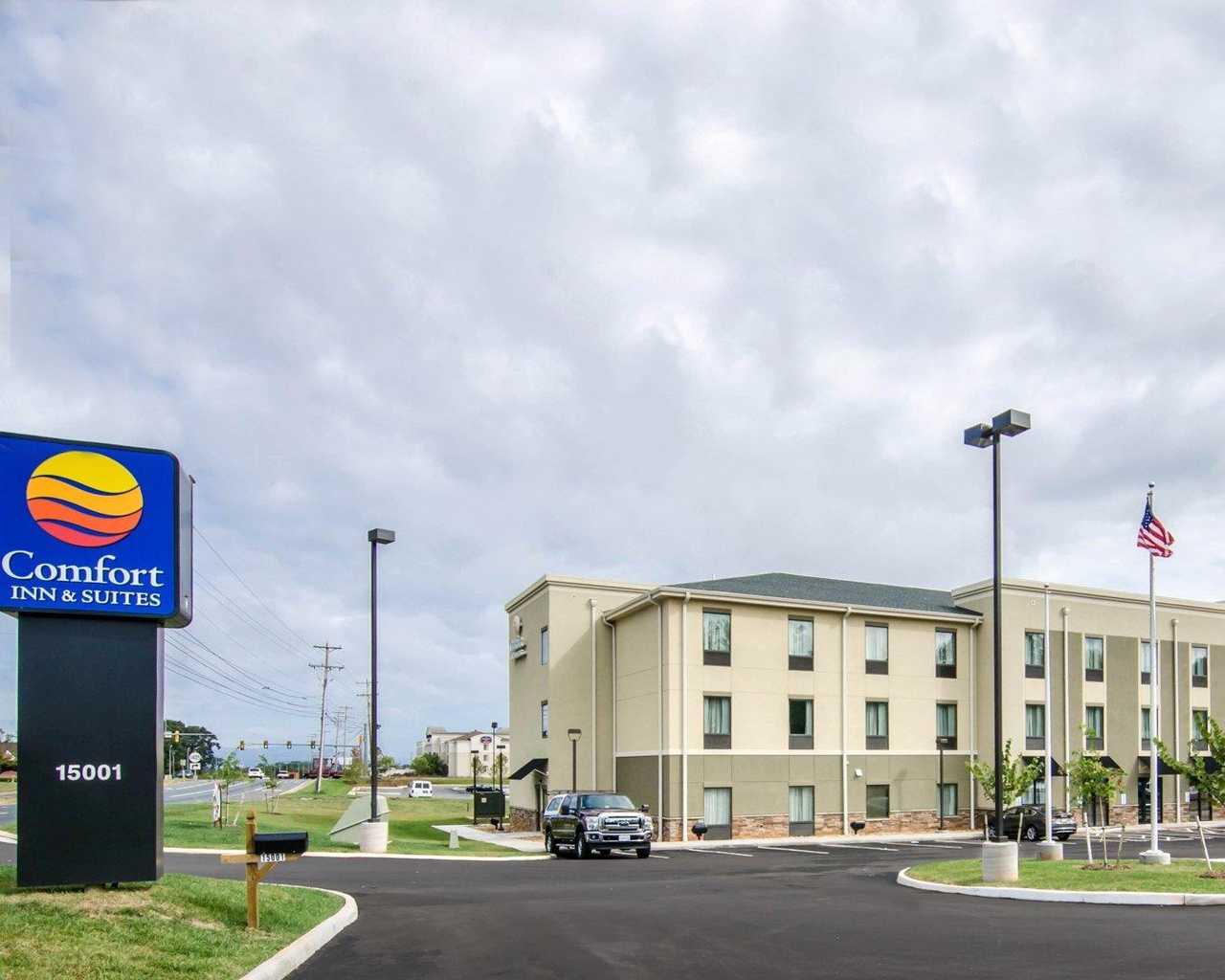 Comfort Inn & Suites Lynchburg Airport - University Area Buitenkant foto