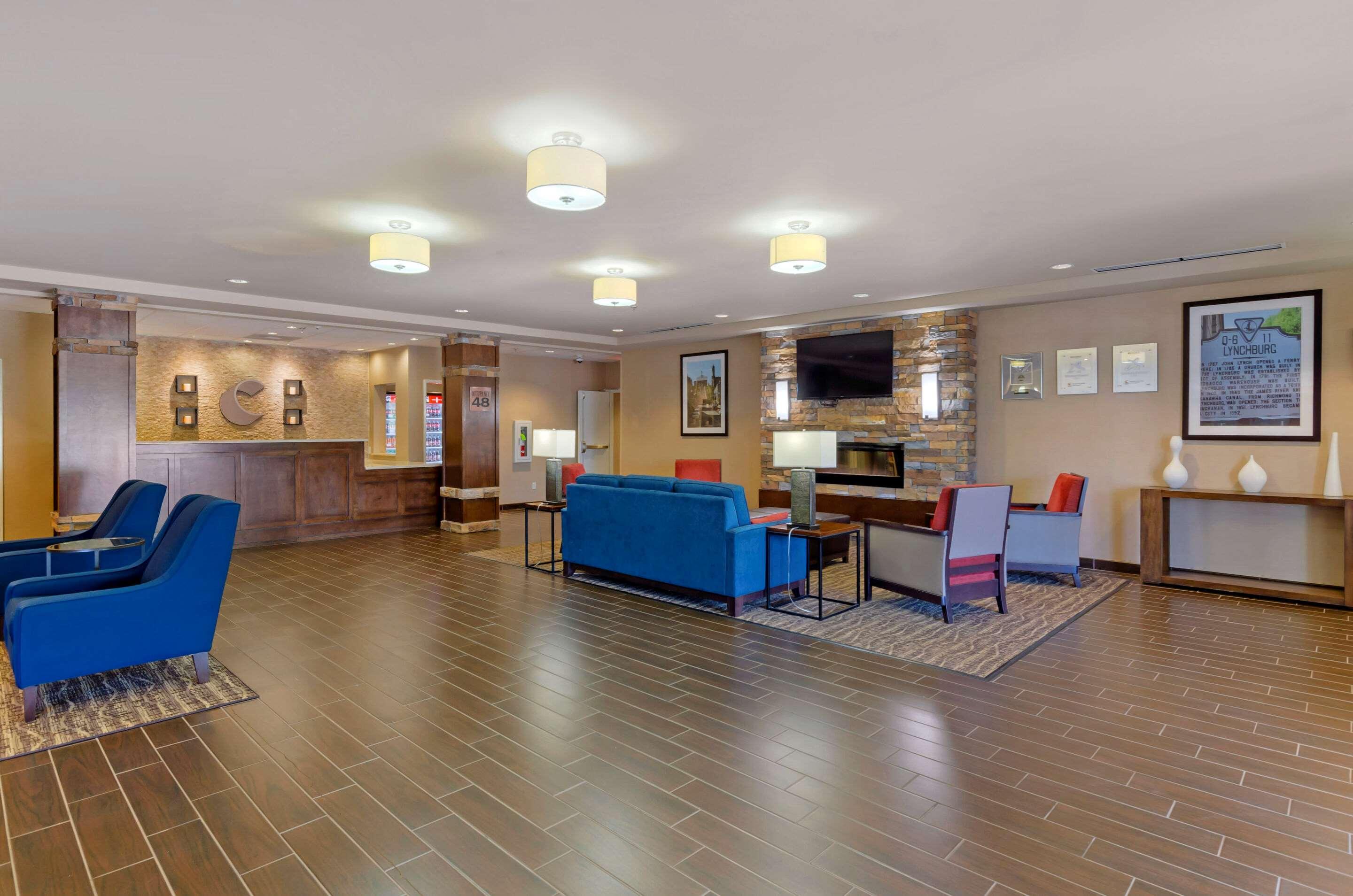 Comfort Inn & Suites Lynchburg Airport - University Area Buitenkant foto